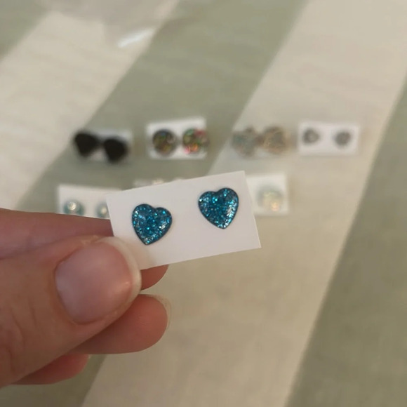 Set of assorted sparkly heart and flower earrings pierced studs - Picture 6 of 10